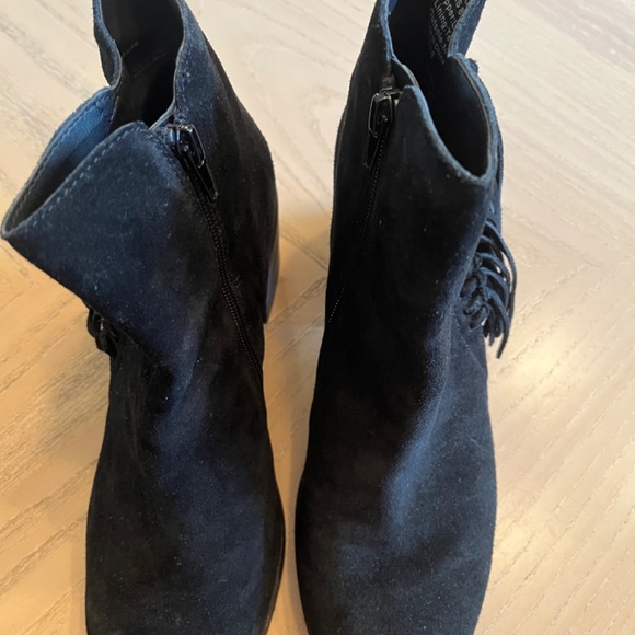 Black Suede Fringe Ankle Bootie Size 8.5 by Kenneth Cole Reation - Picture 13 of 15